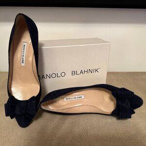 Manolo Blahnik St. Camoscio Suede Pumps with Bow.  Color: Navy.  Size 42.